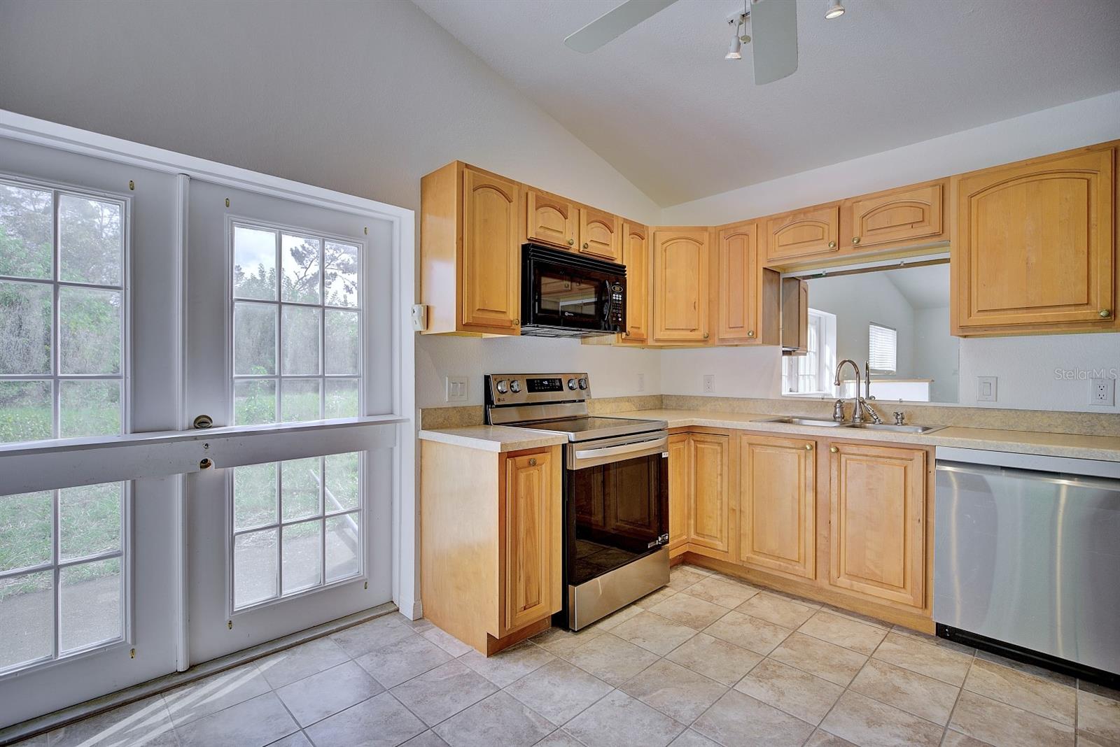 450 ROSE LN