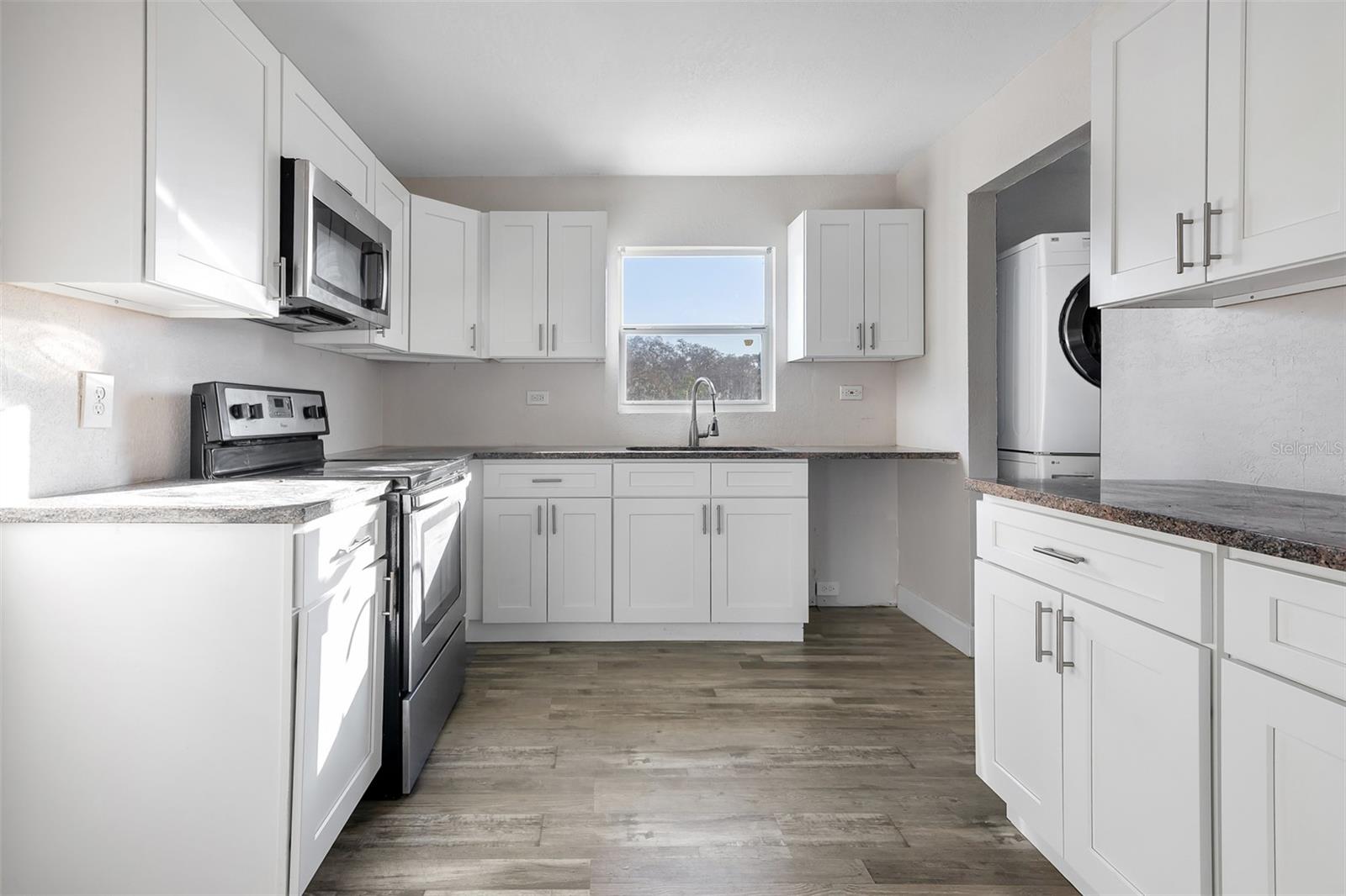 MELANIE MANOR SUB - Residential