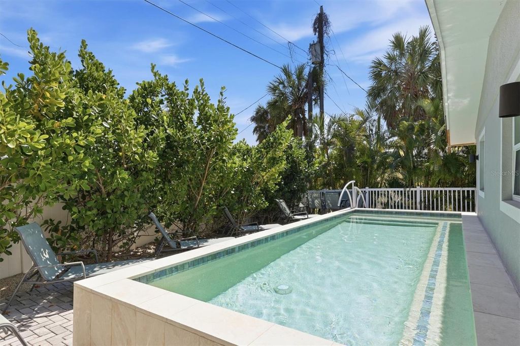 Photo of 5803 De Palmas Avenue, Holmes Beach, FL 34217 (MLS # A4684894)