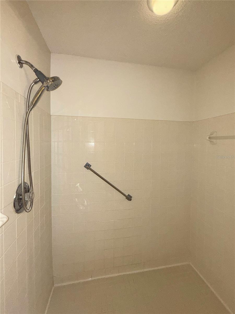 CIRCLE SQUARE WOODS - Residential