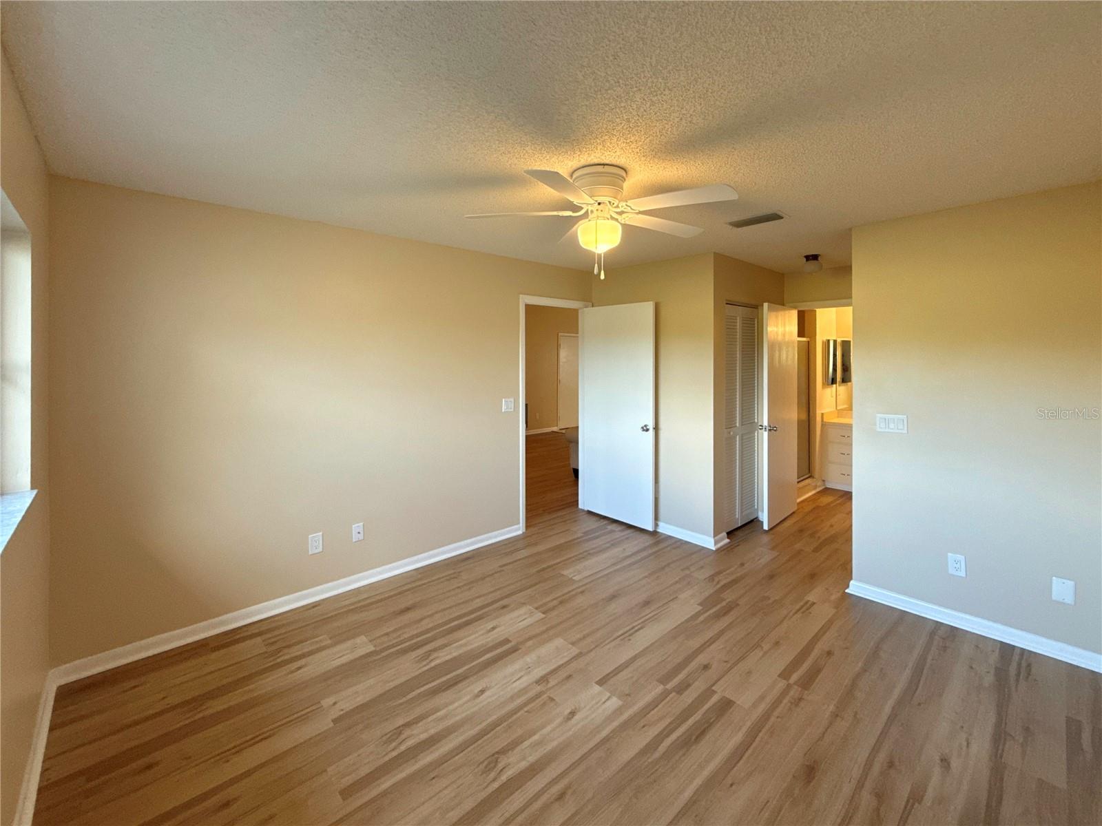 CIRCLE SQUARE WOODS - Residential