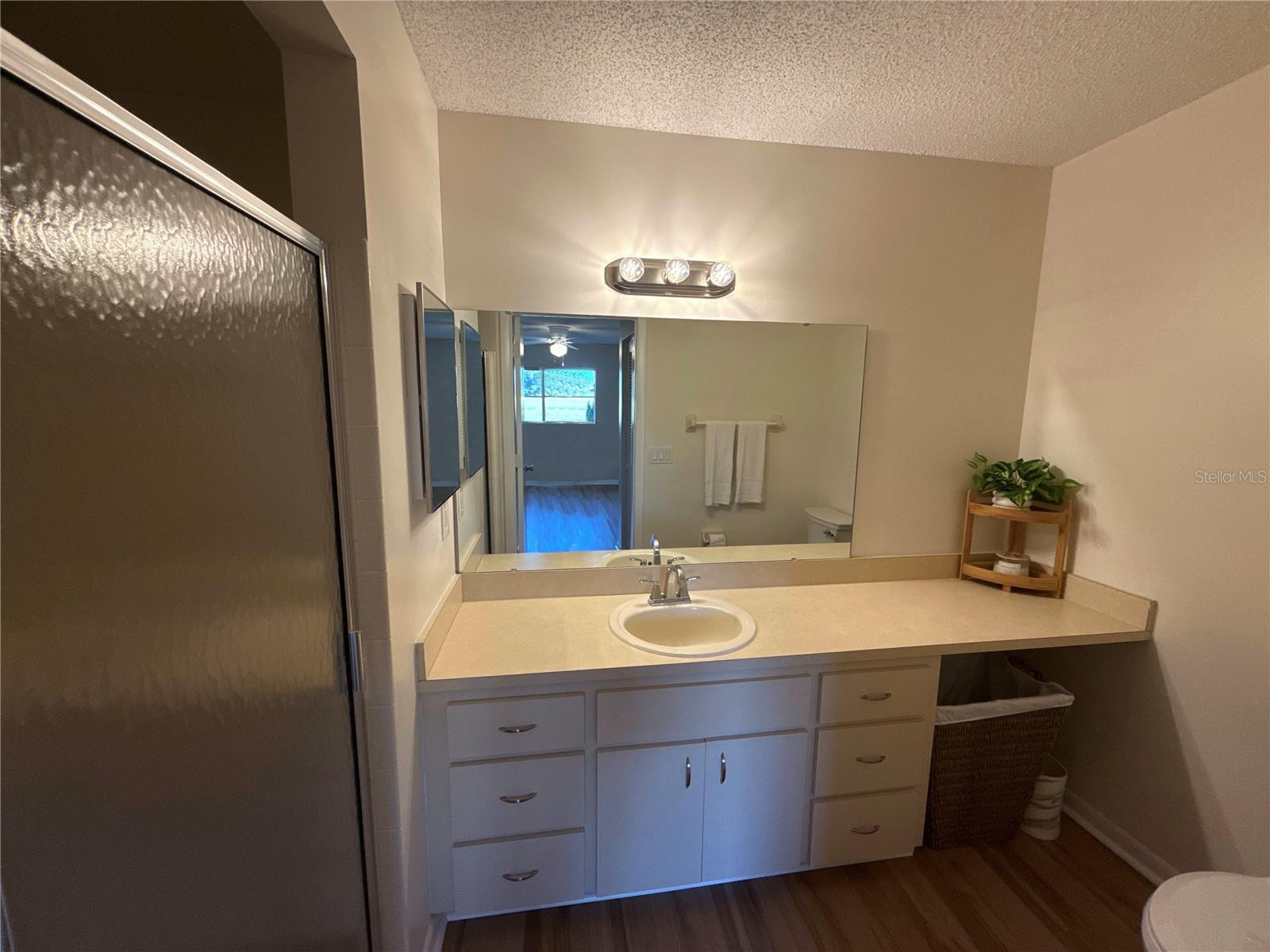 CIRCLE SQUARE WOODS - Residential