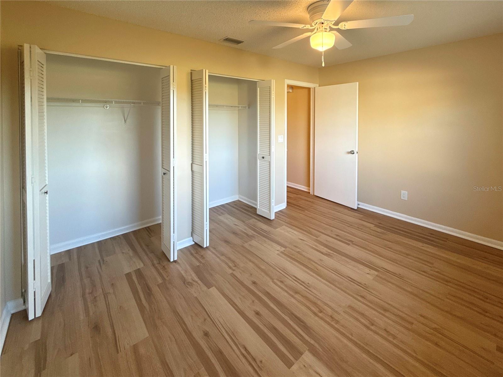 CIRCLE SQUARE WOODS - Residential