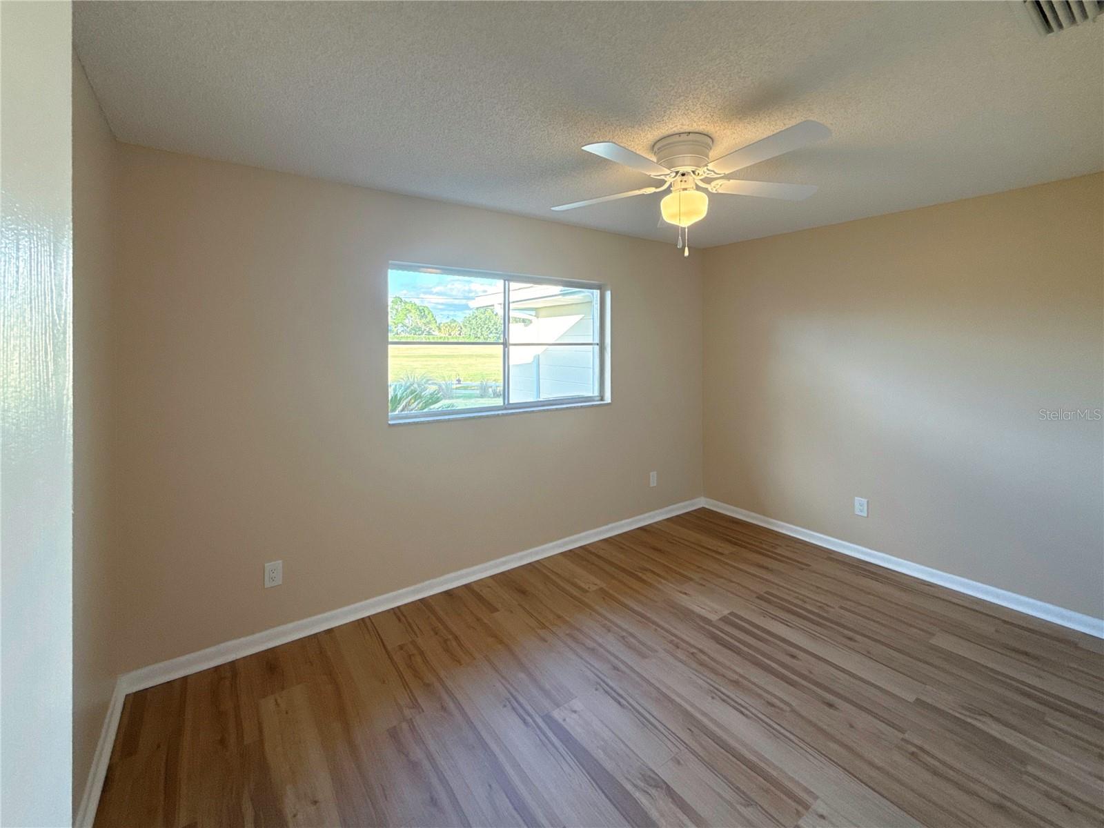 CIRCLE SQUARE WOODS - Residential