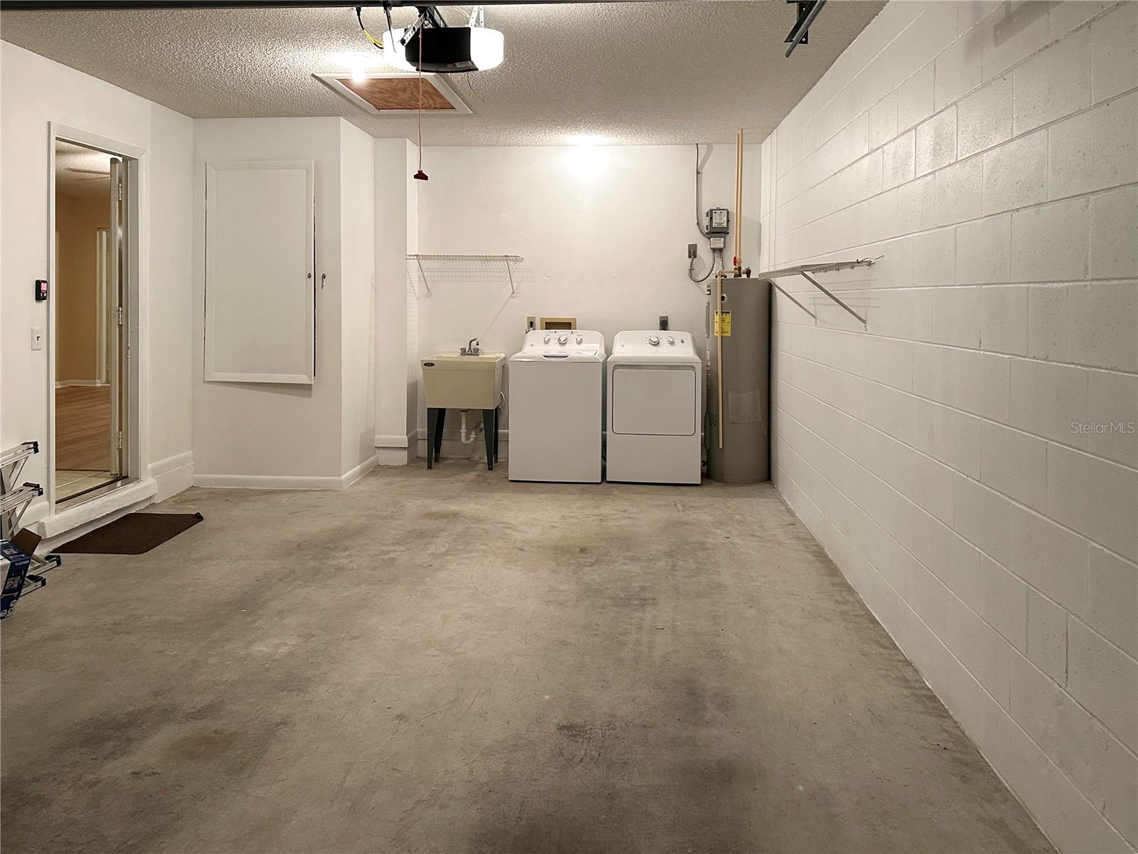 CIRCLE SQUARE WOODS - Residential