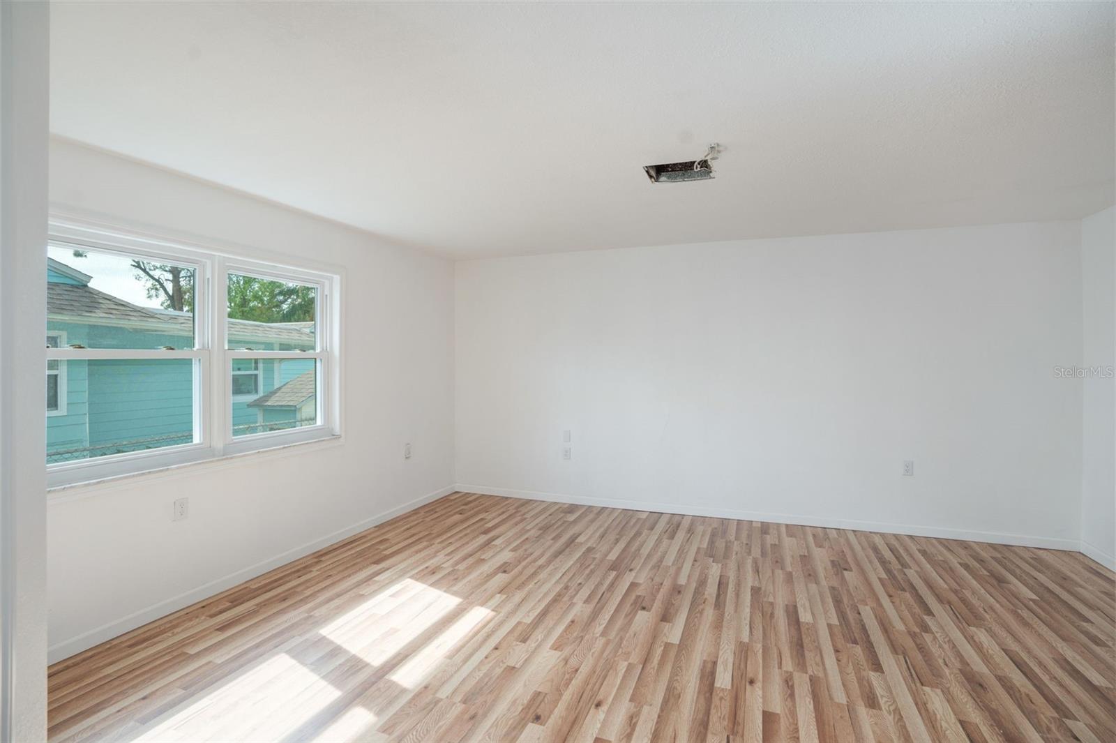 EDGEMERE - Residential