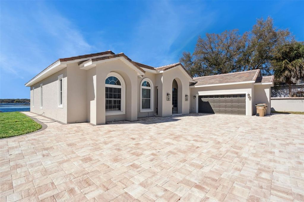Photo of 10839 Lakeshore Drive, Clermont, FL 34711 (MLS # G5108839)