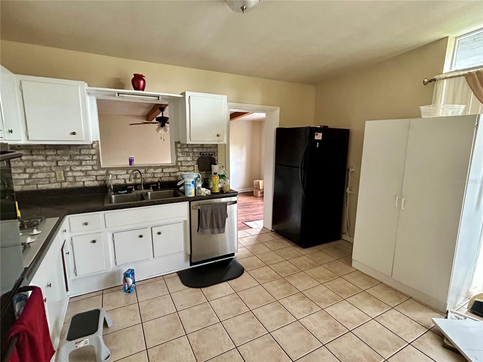 LAKEWOOD ESTATES UNIT 4 - Residential