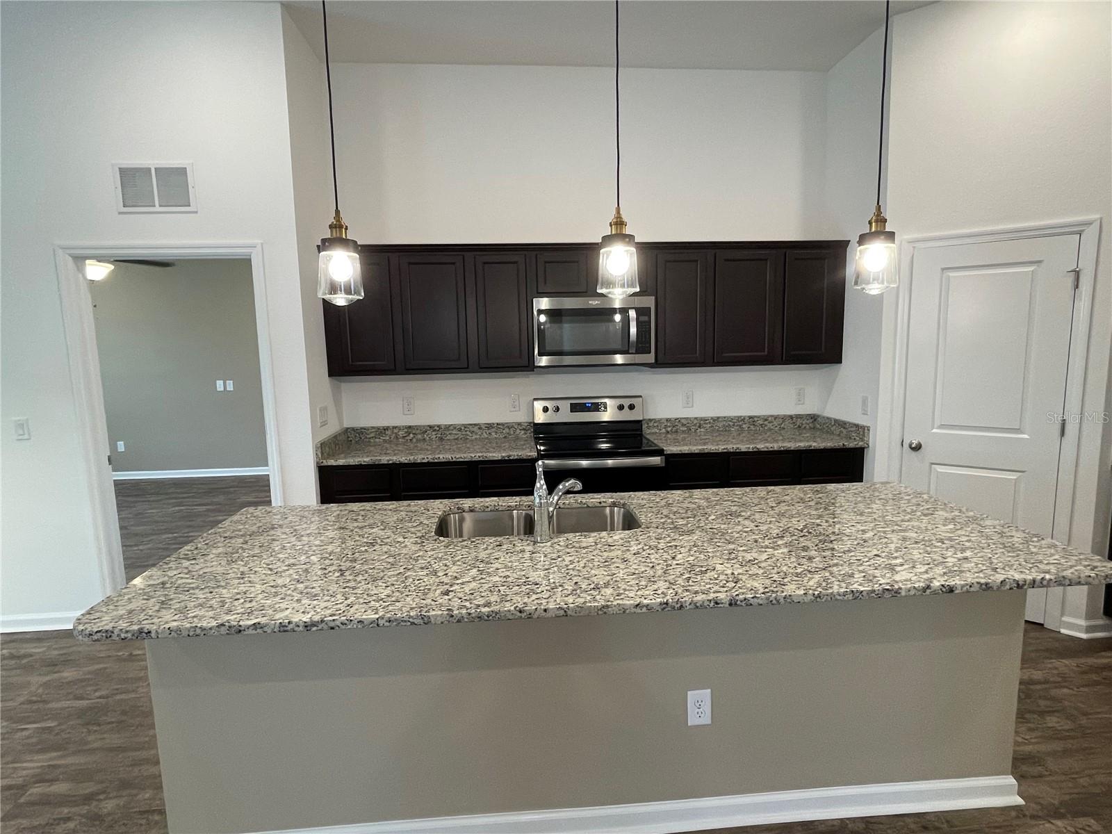 972 OCEAN SPRAY DRIVE, RUSKIN, FL, 33570 4 972 OCEAN SPRAY DRIVE