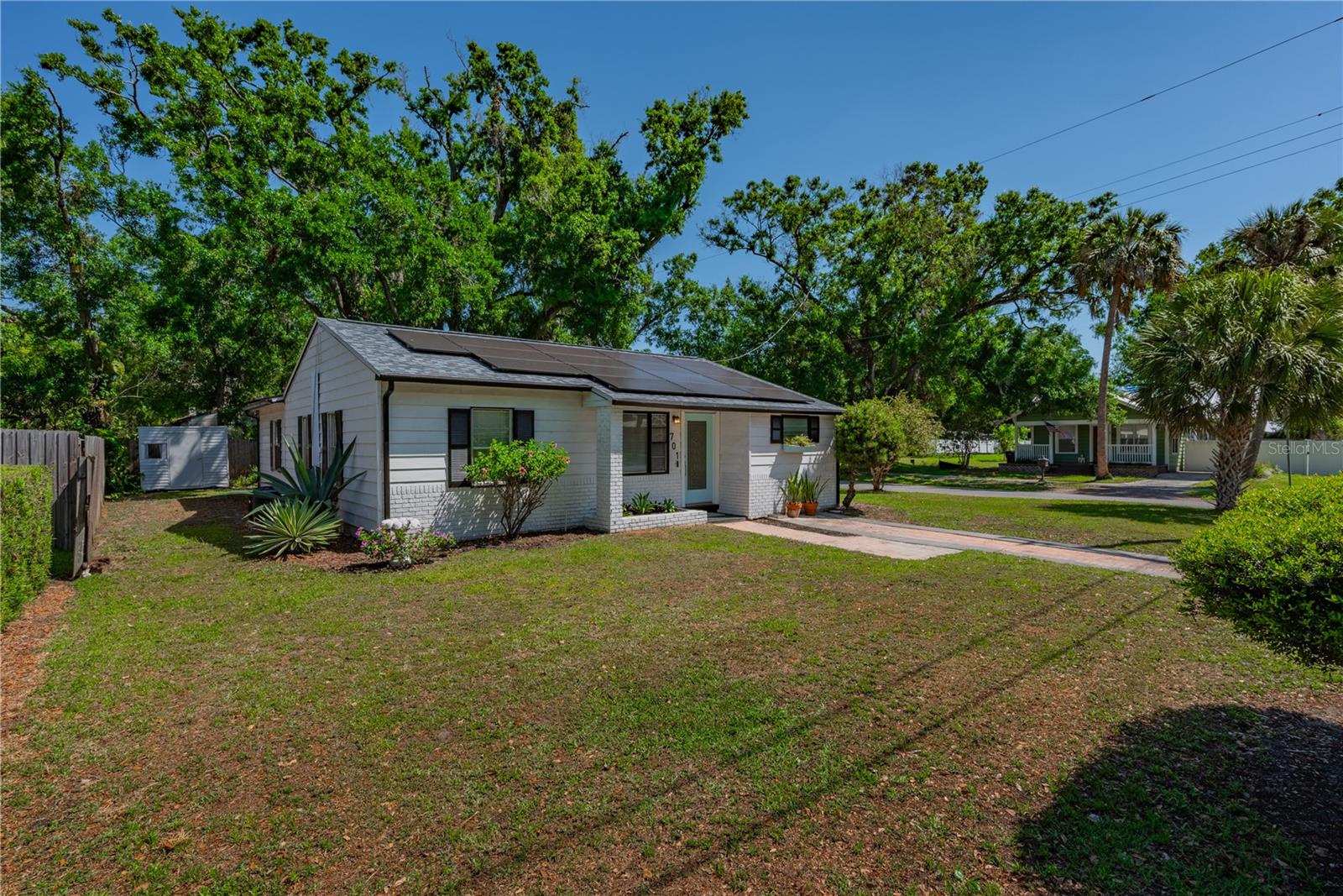 701 W IDLEWILD AVENUE