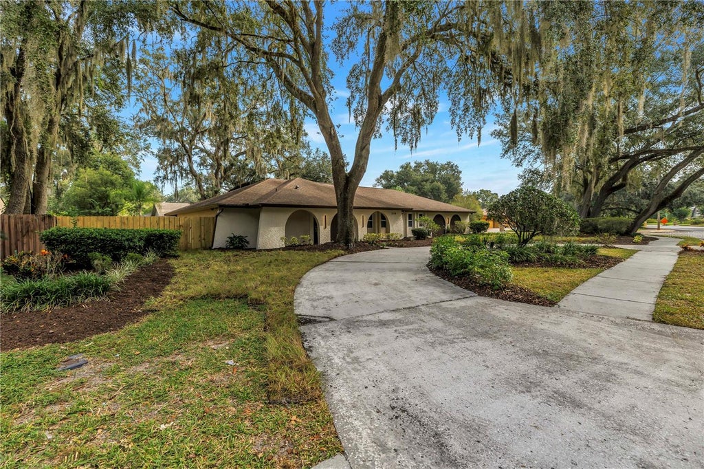 Photo of 1116 N Riverhills Drive, Temple Terrace, FL 33617 (MLS # TB8552974)