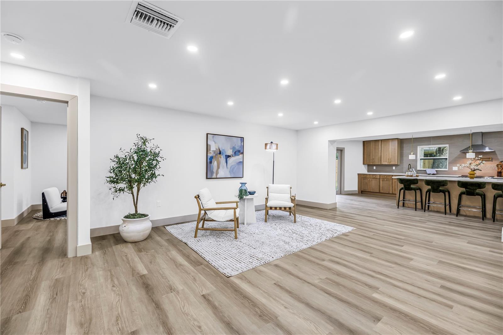 1116 N RIVERHILLS DRIVE