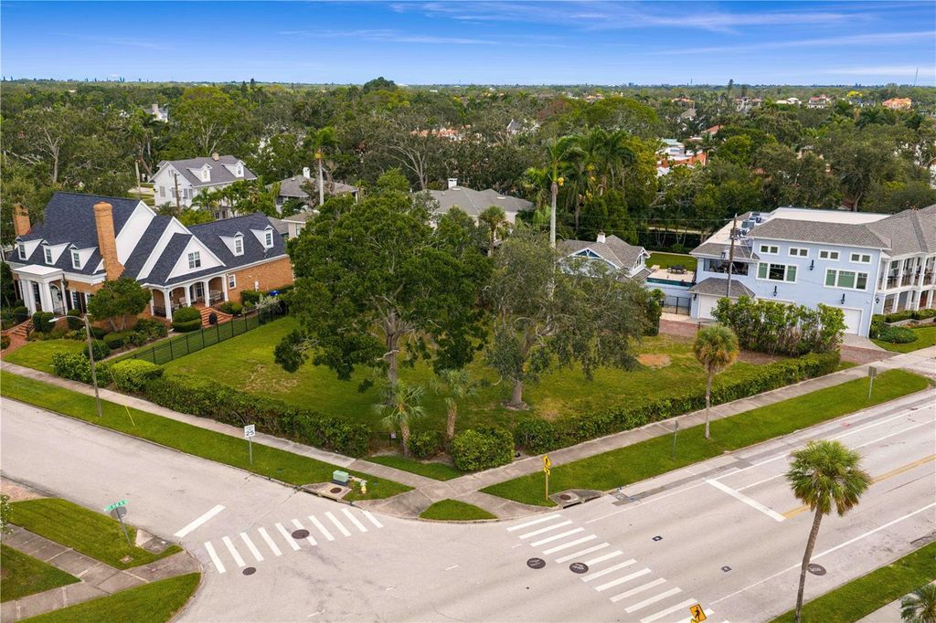 Photo of 1500 N Shore Drive NE, St Petersburg, FL 33704 (MLS # TB8415691)
