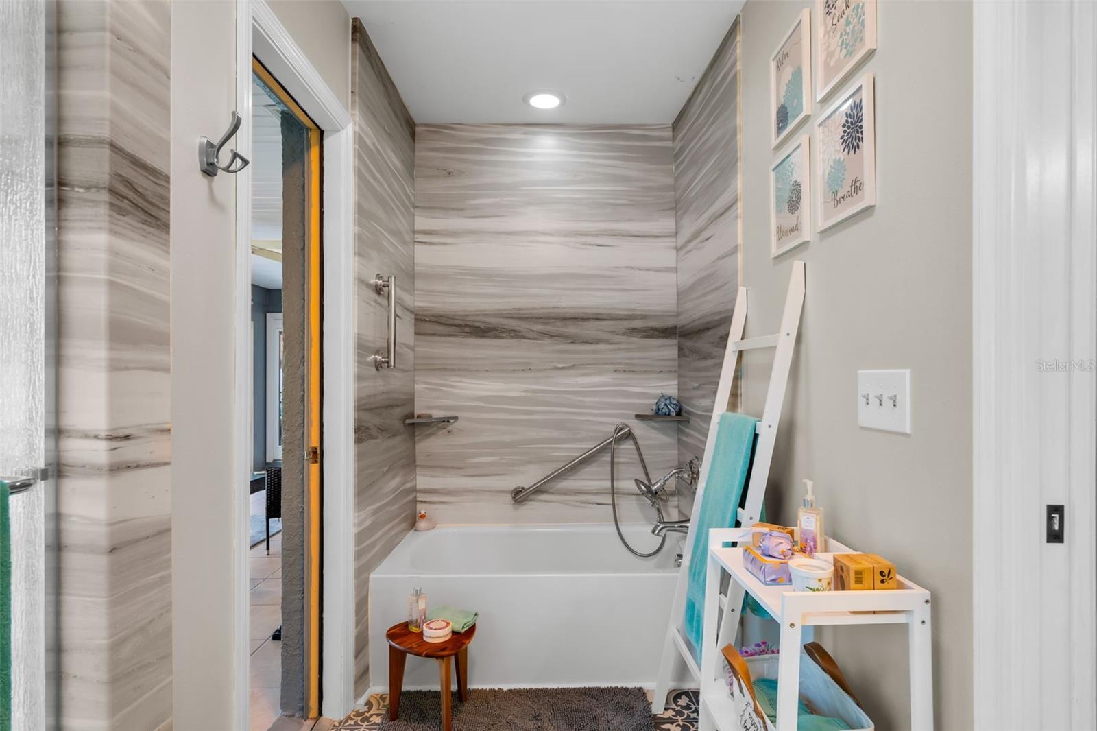 BRIARWOODS - Residential