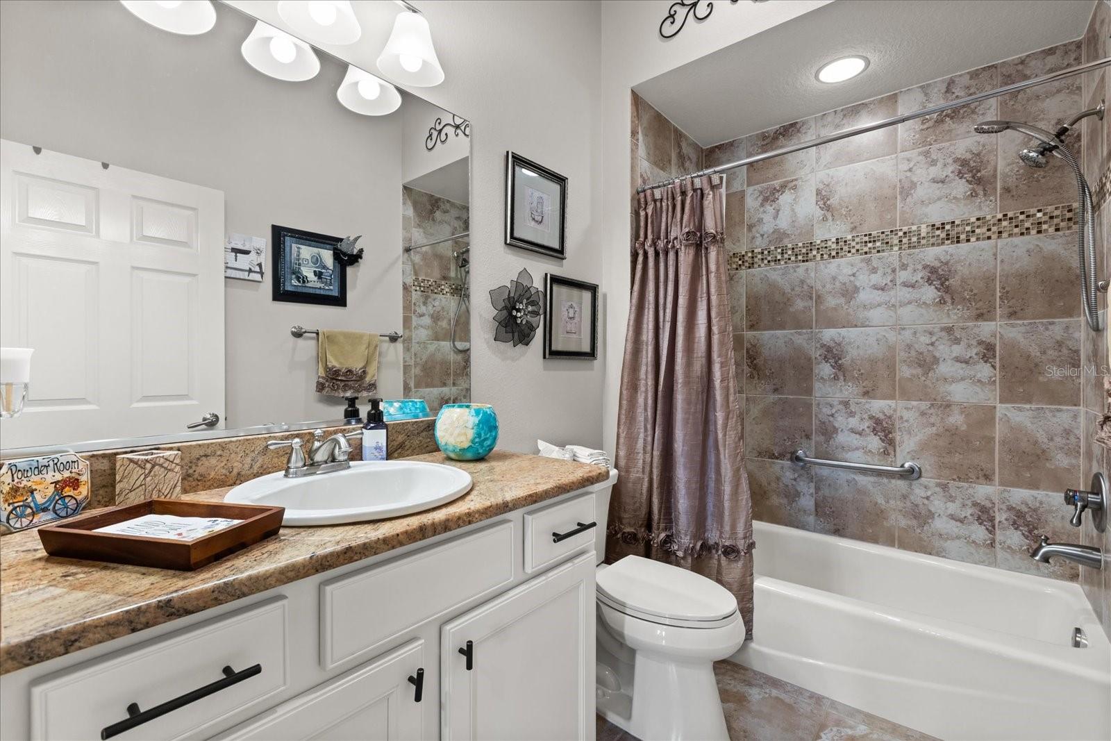 LAKESIDE LANDINGS REGATTA - Residential