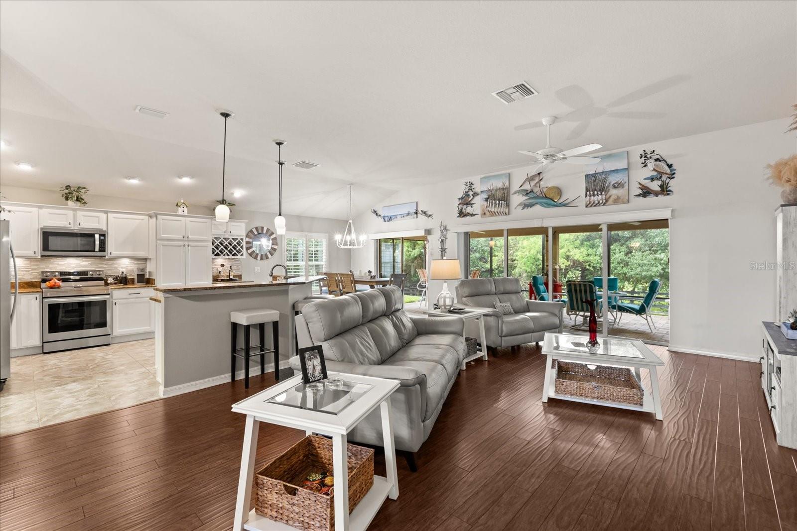 LAKESIDE LANDINGS REGATTA - Residential