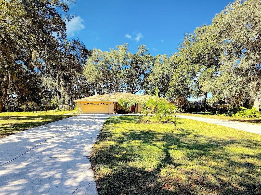 Photo of 5901 Deer Flag Drive, Lakeland, FL 33811 (MLS # O6350453)