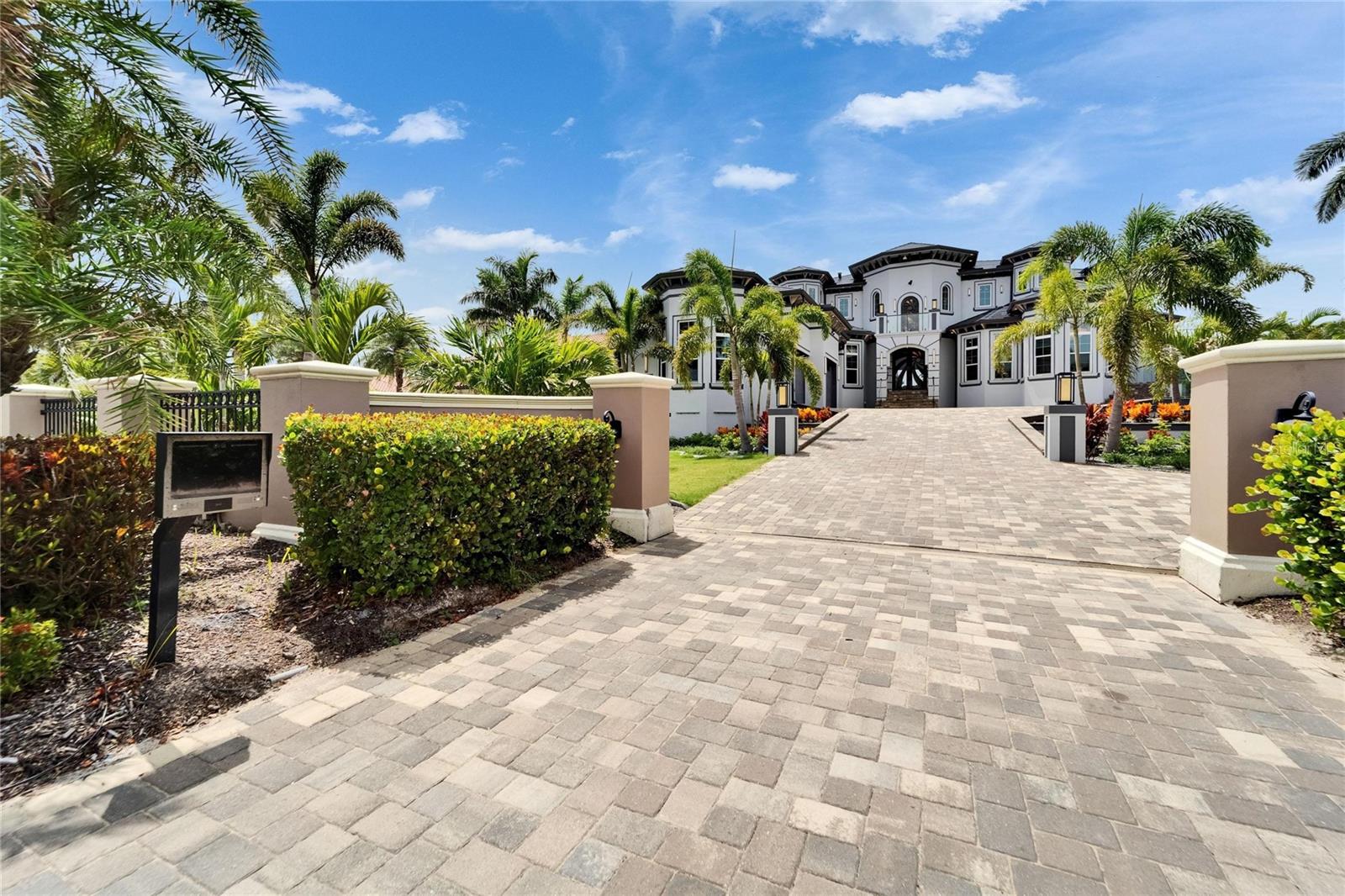 MUSTIQUE BAY - Residential