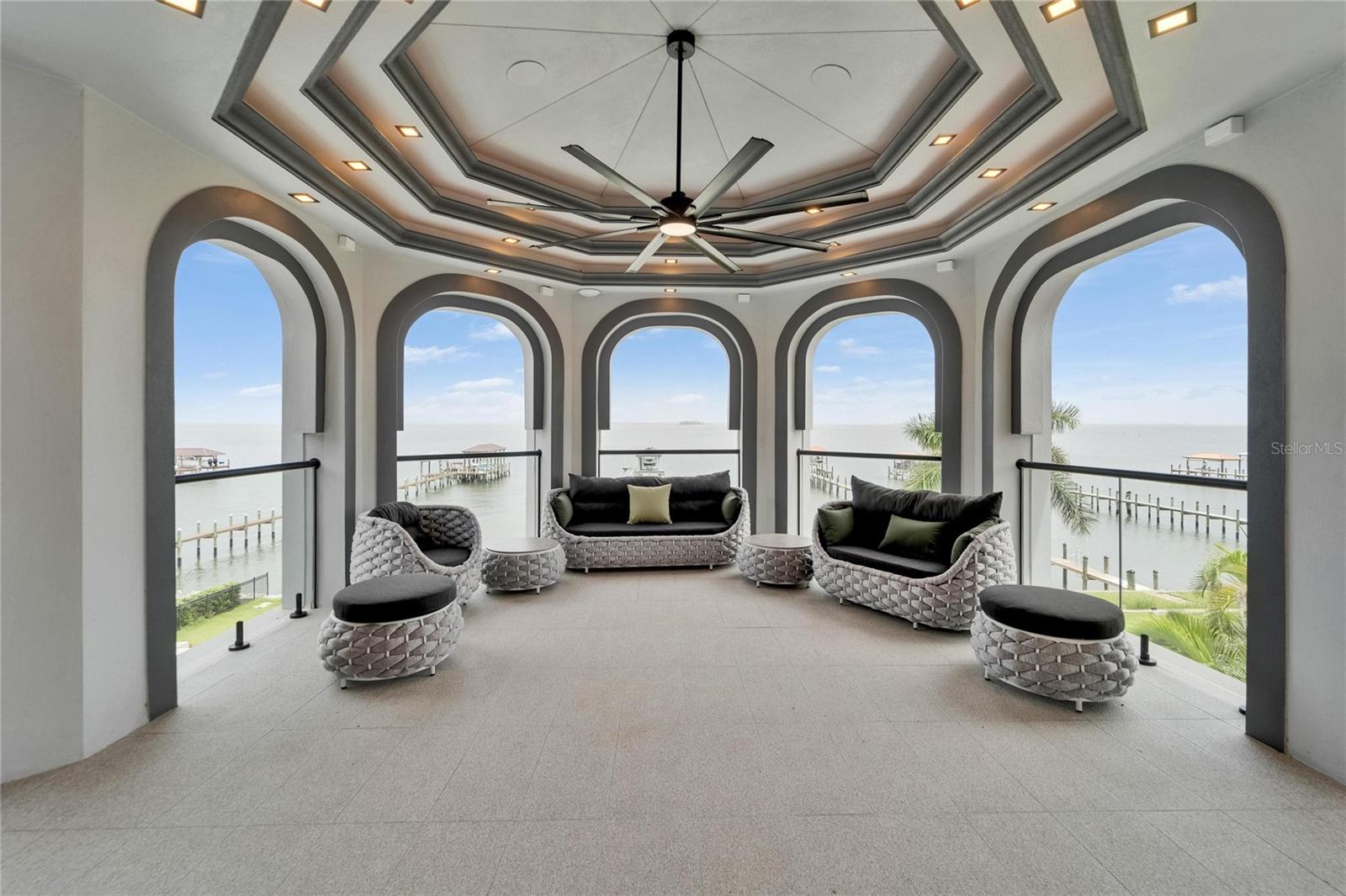 MUSTIQUE BAY - Residential