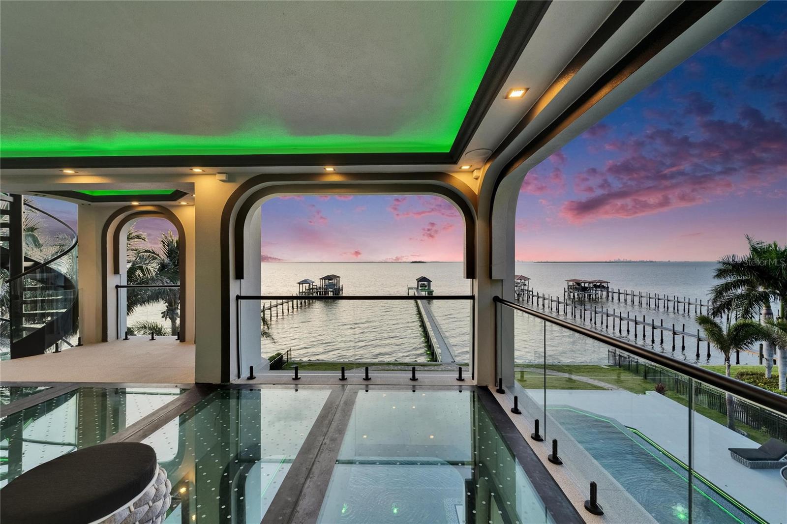 MUSTIQUE BAY - Residential