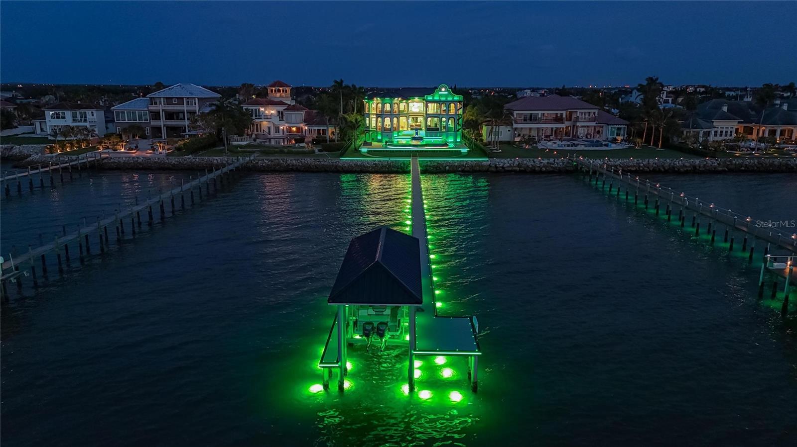 MUSTIQUE BAY - Residential