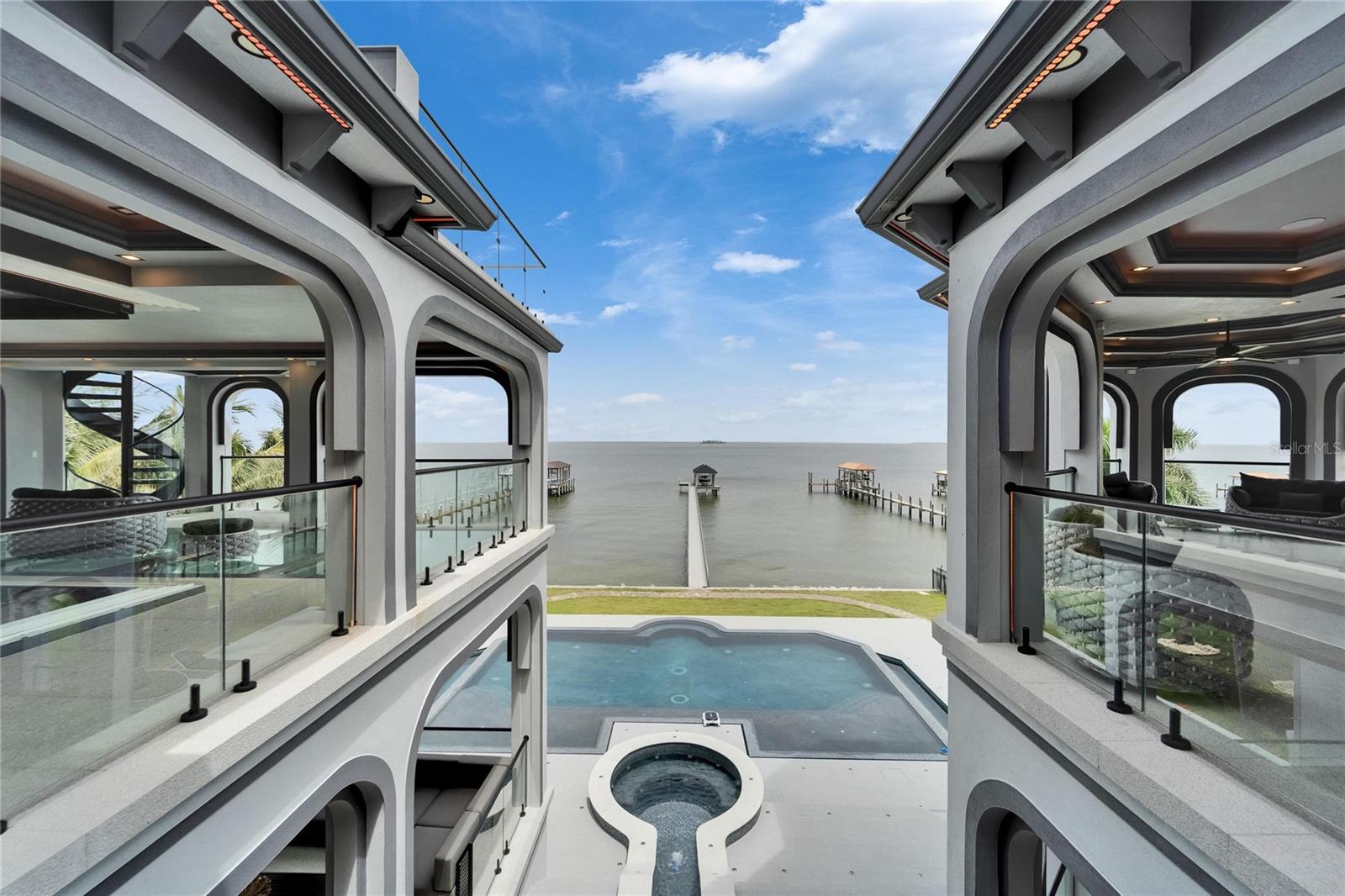 MUSTIQUE BAY - Residential