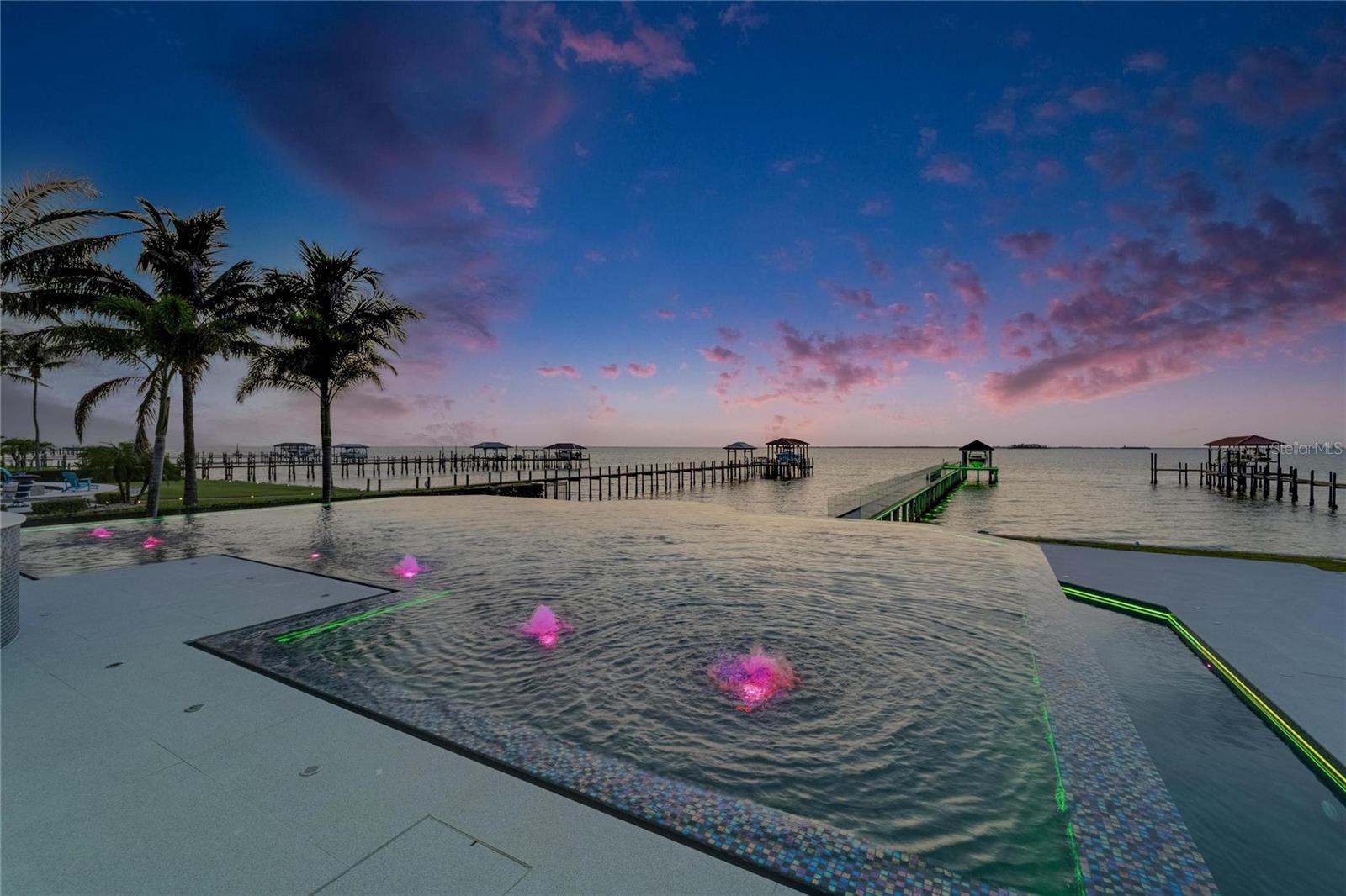 MUSTIQUE BAY - Residential