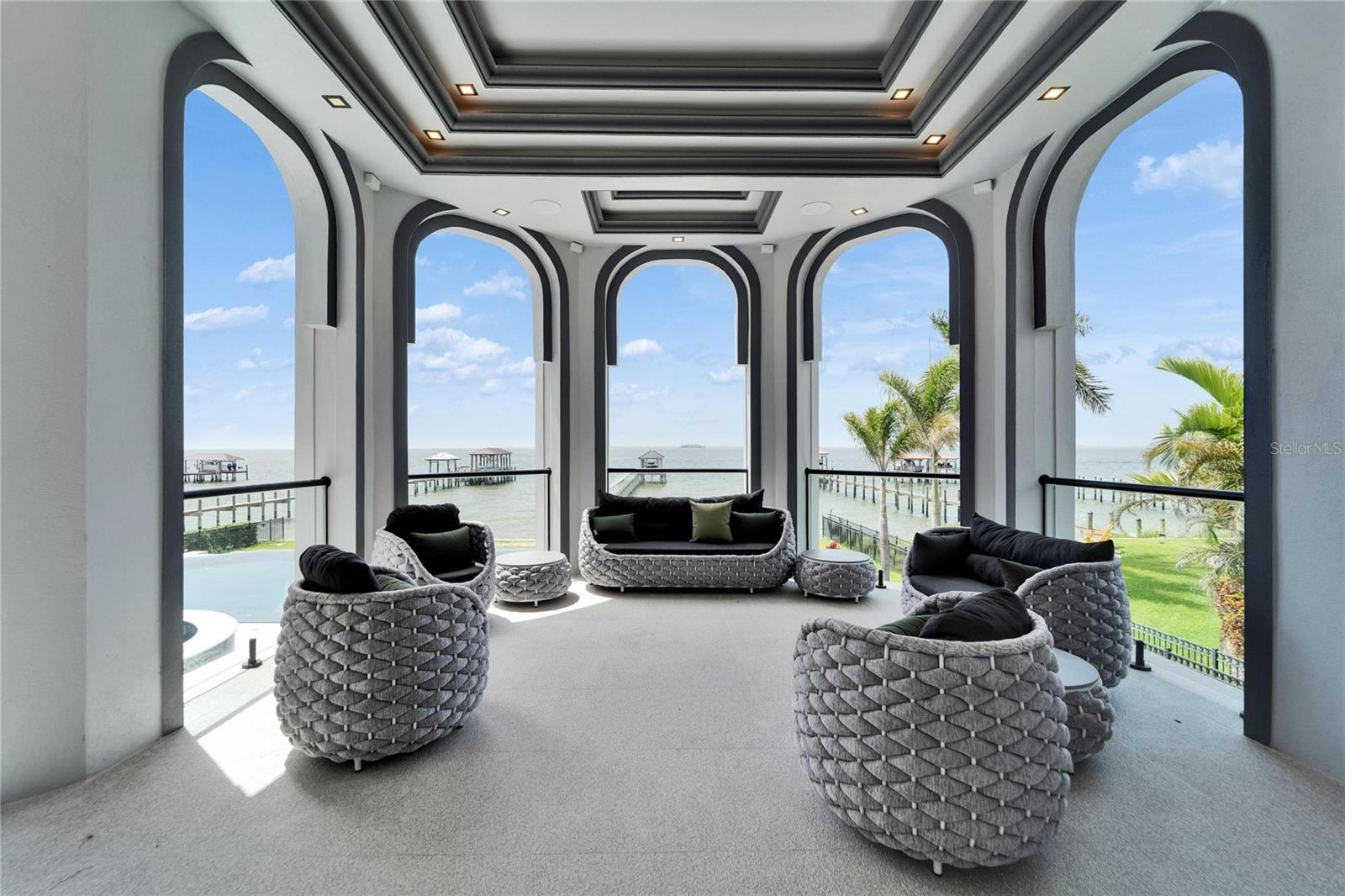 MUSTIQUE BAY - Residential