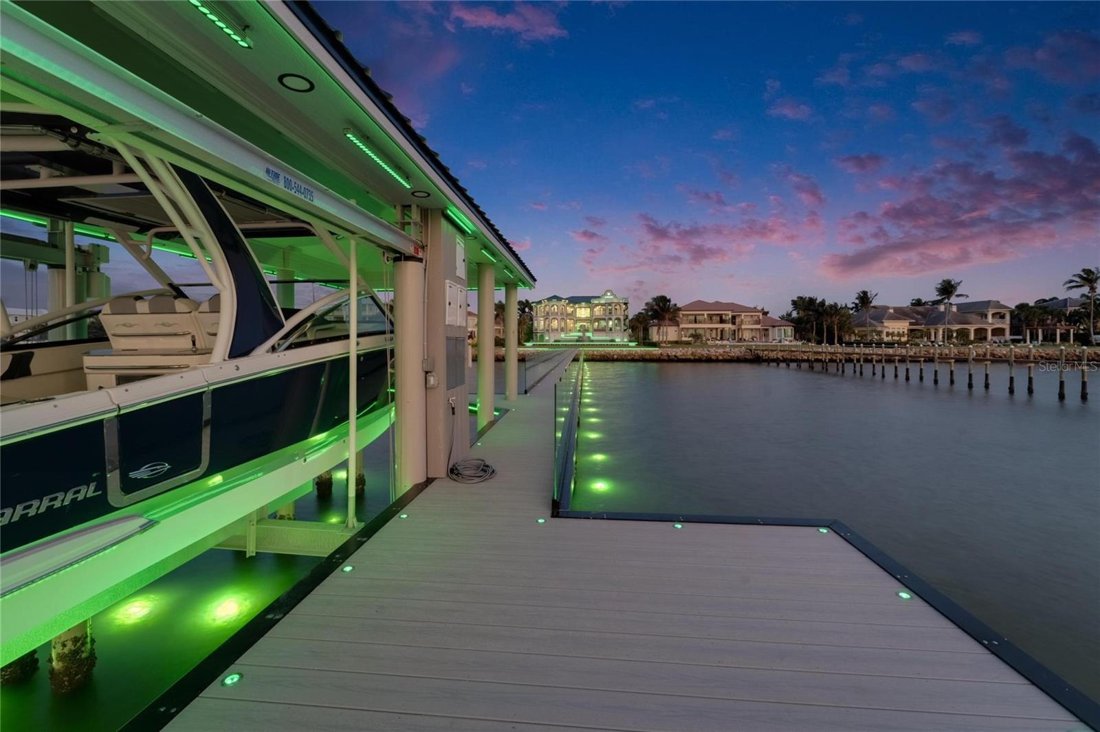 MUSTIQUE BAY - Residential