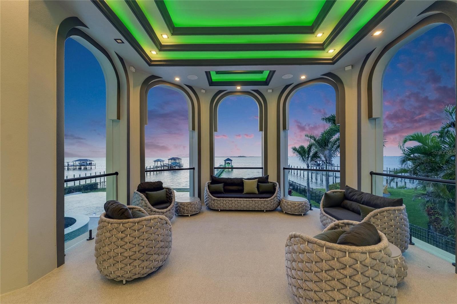 MUSTIQUE BAY - Residential