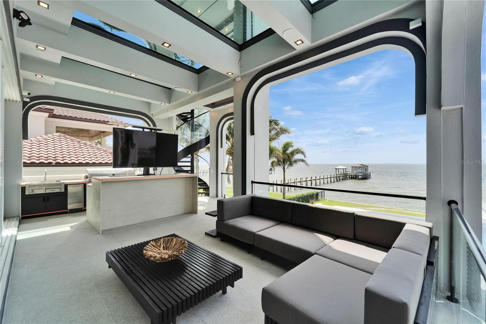 MUSTIQUE BAY - Residential