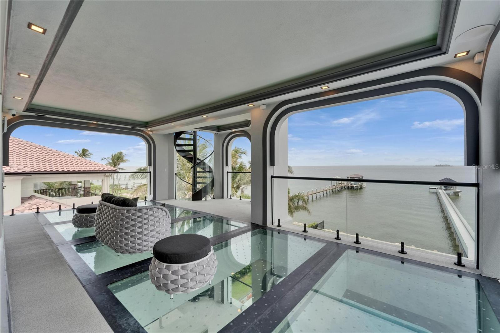 MUSTIQUE BAY - Residential