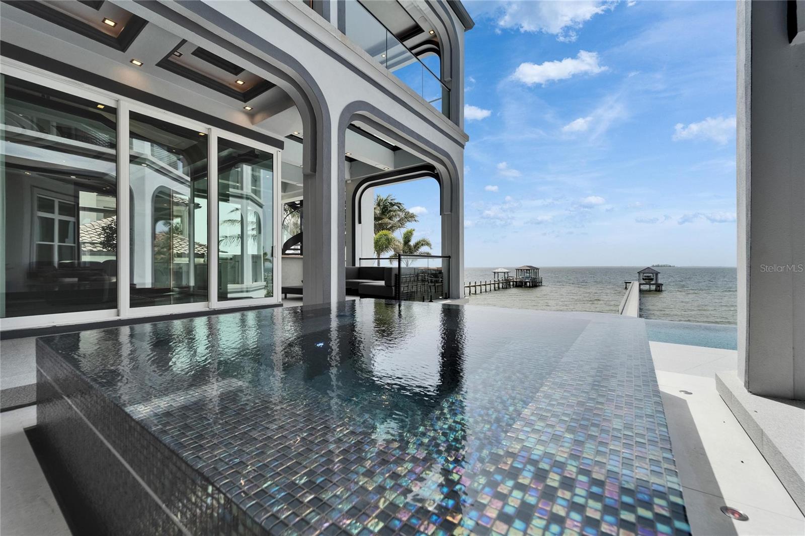 MUSTIQUE BAY - Residential