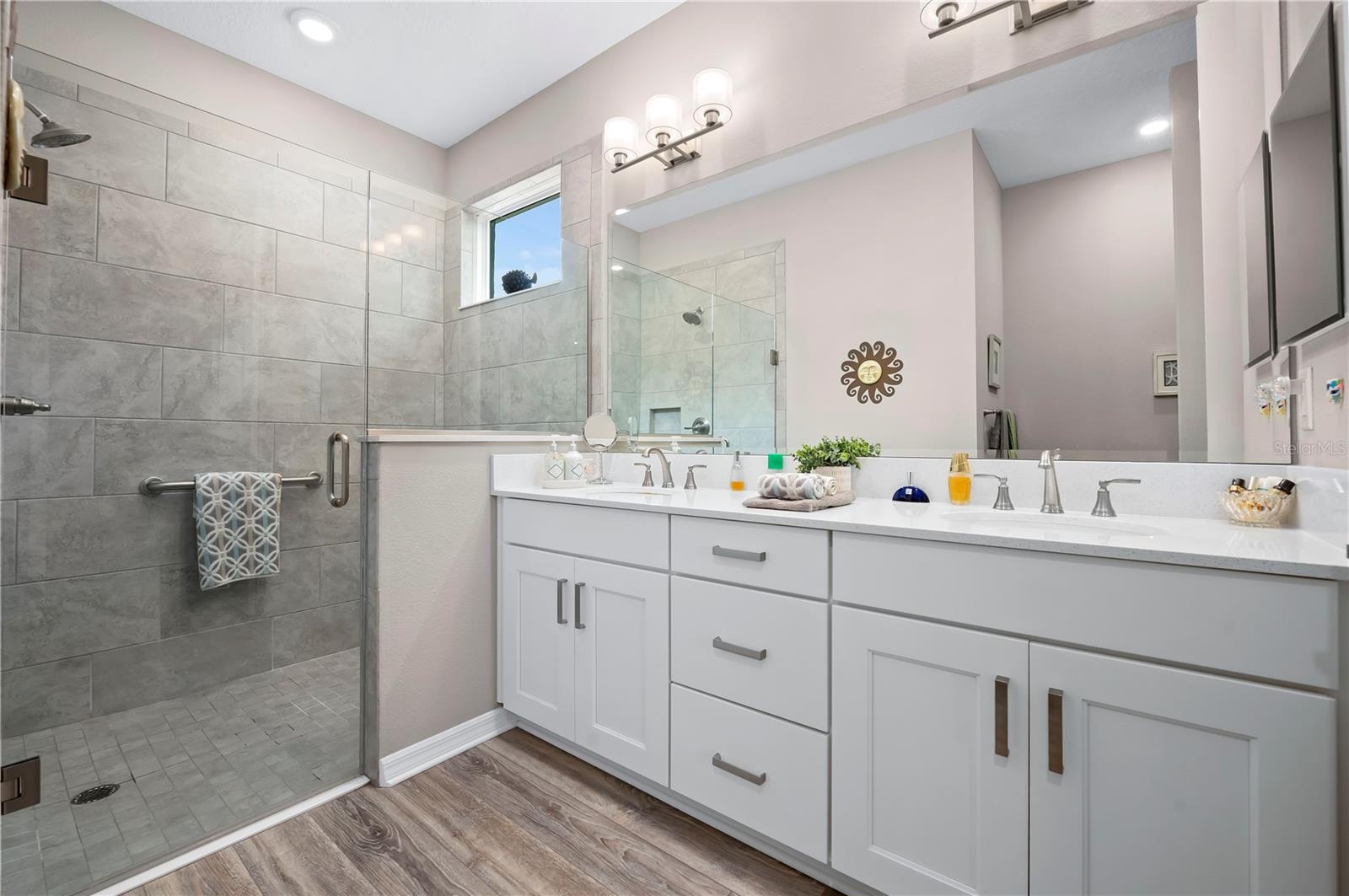 ON TOP OF THE WORLD / WEYBOURNE LANDING - Residential