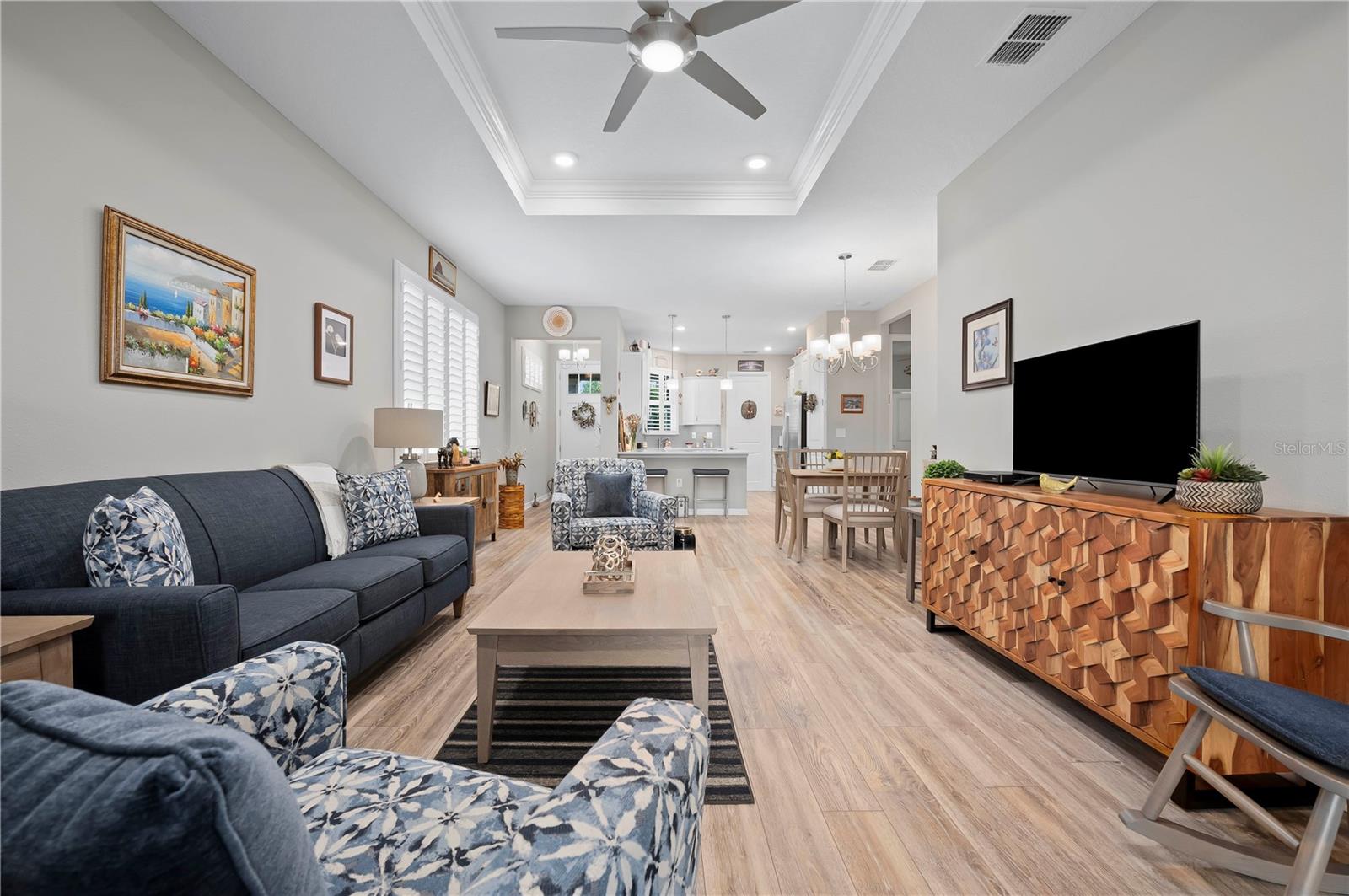 ON TOP OF THE WORLD / WEYBOURNE LANDING - Residential