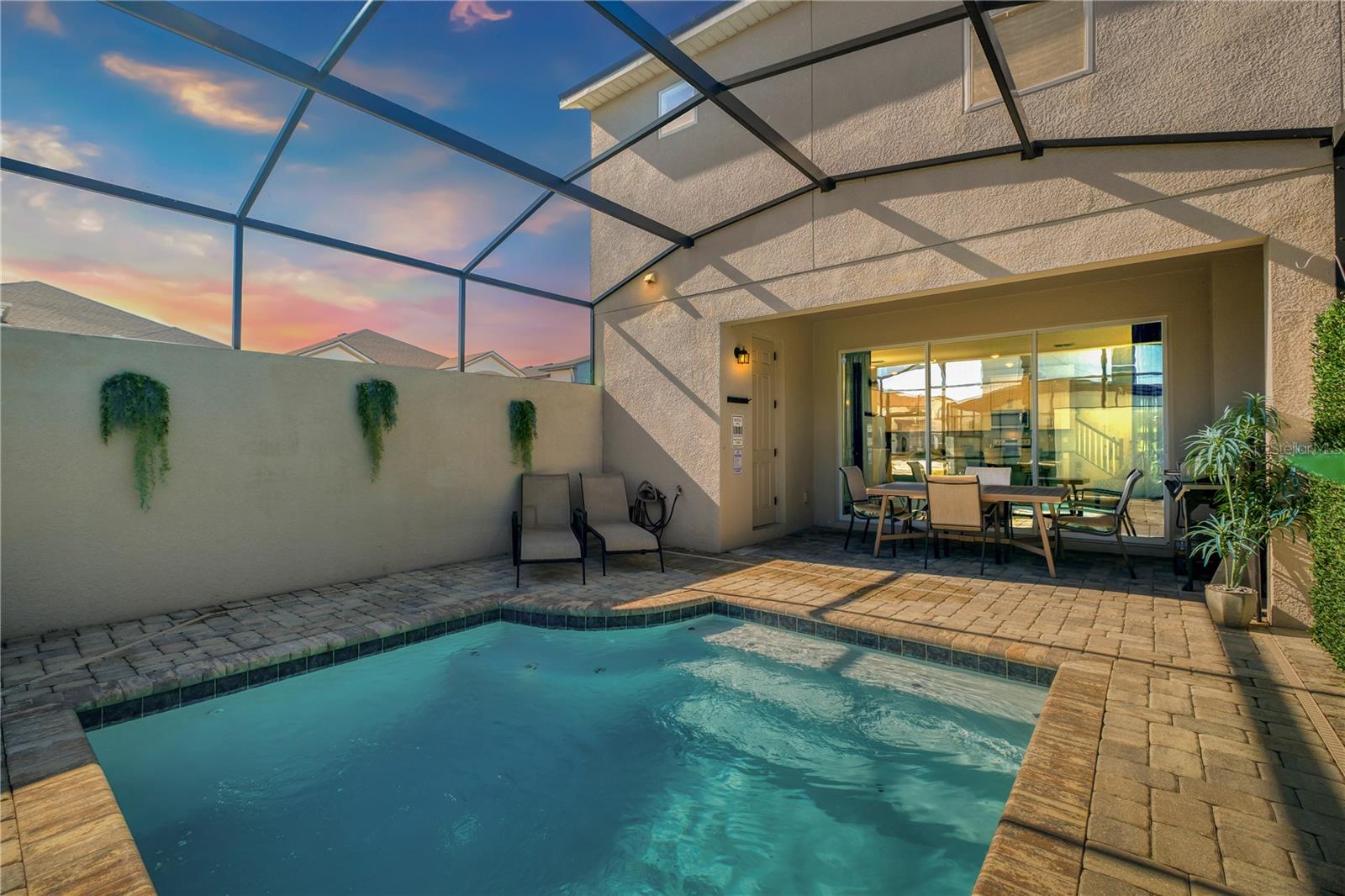 1700 TROPICAL PALMS CIRCLE