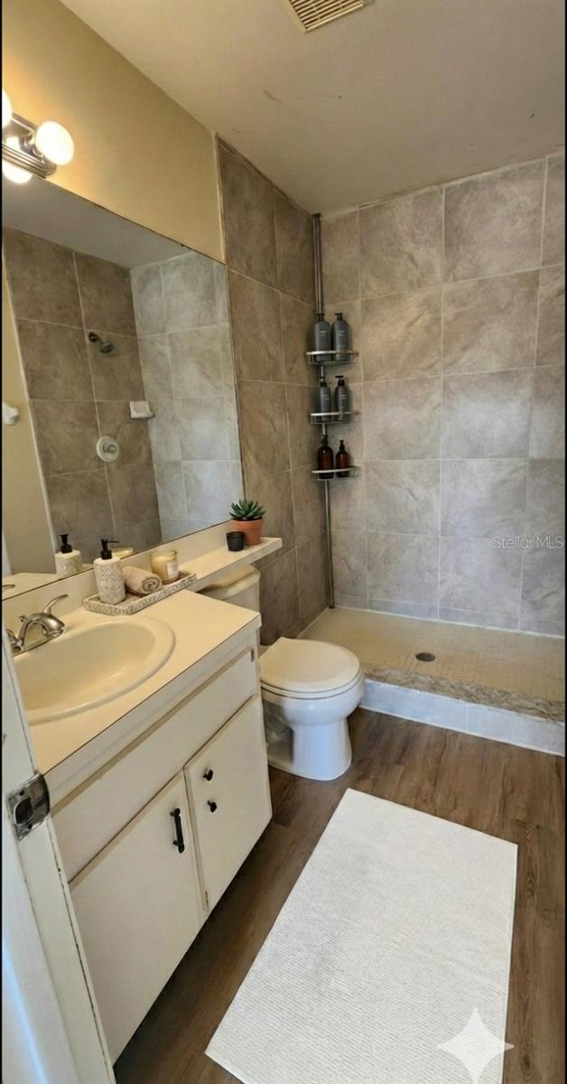 LAKEVIEW VILLAGE CONDO 09 - Residential