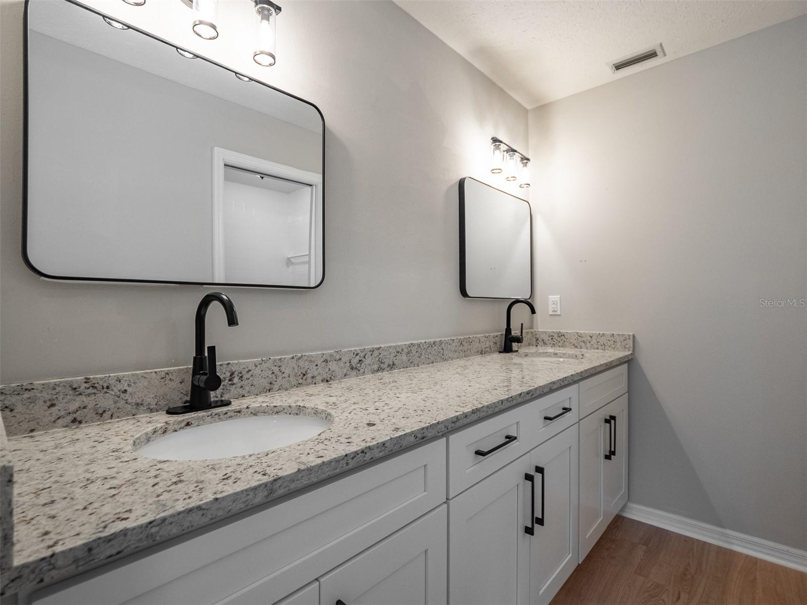 LINCOLN PARK SOUTH - Residential