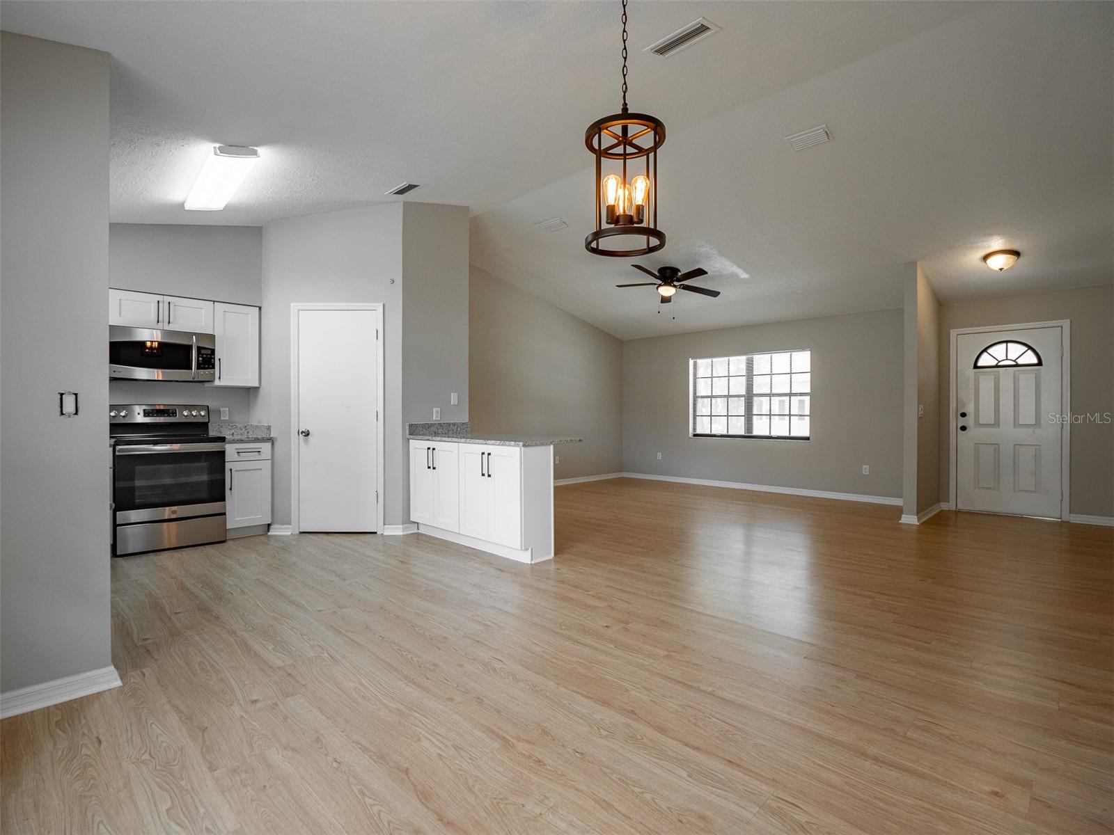 LINCOLN PARK SOUTH - Residential