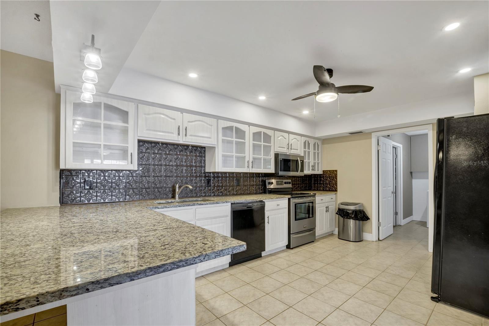 ARIANA HILLS - Residential