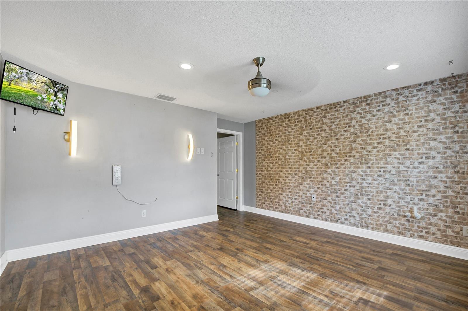 ARIANA HILLS - Residential