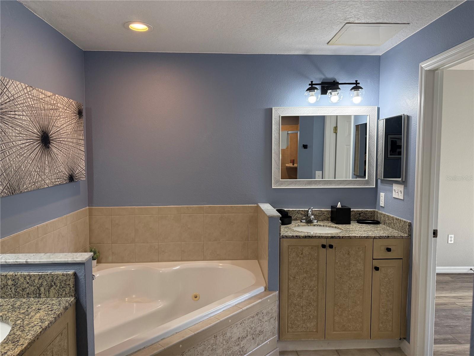 WORLDQUEST RESIDENCE - Residential