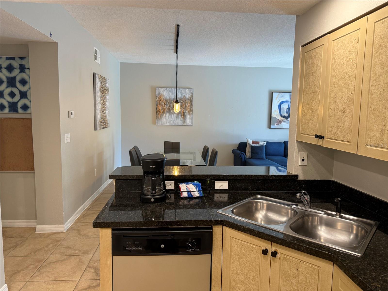 WORLDQUEST RESIDENCE - Residential