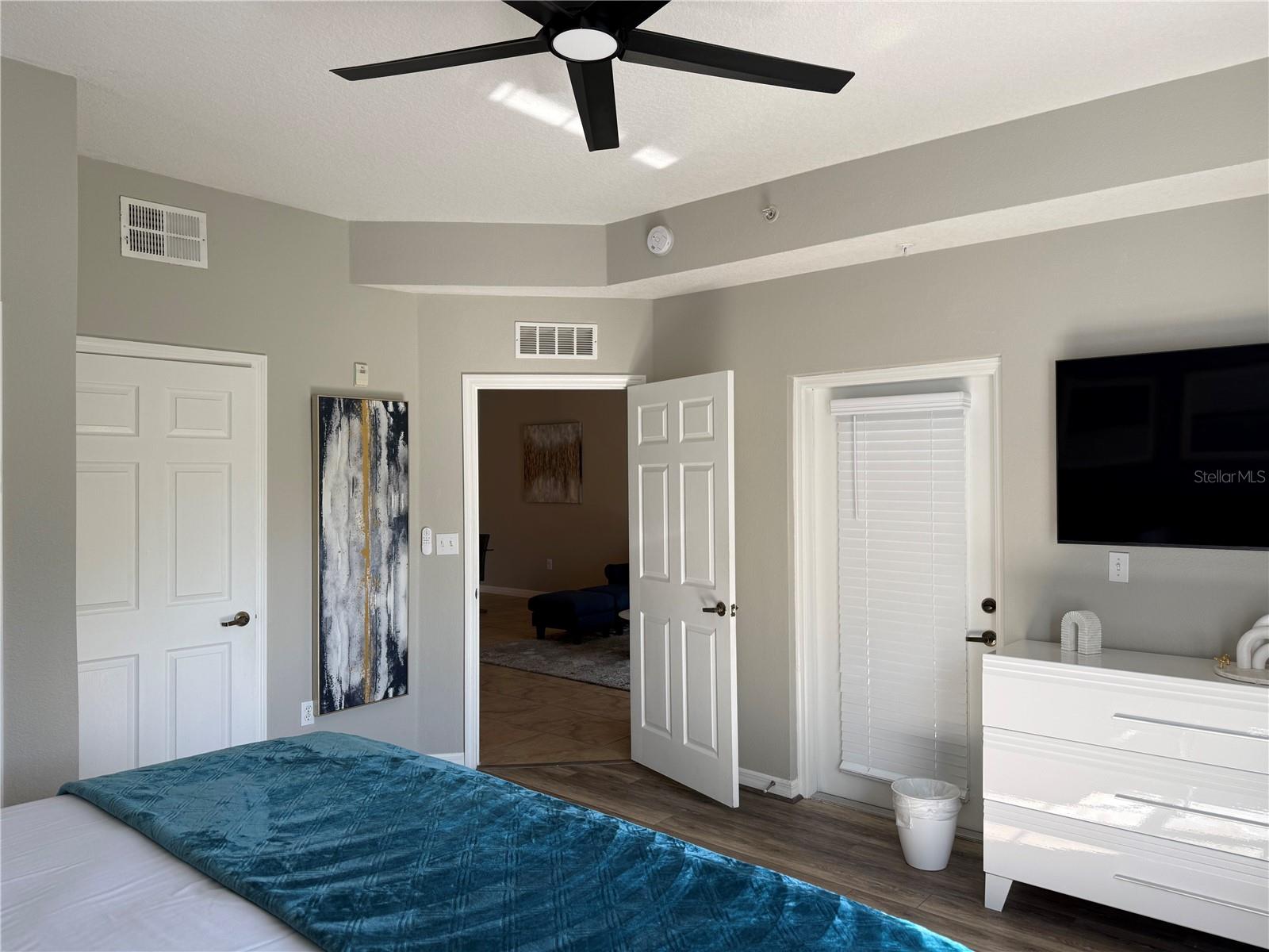 WORLDQUEST RESIDENCE - Residential