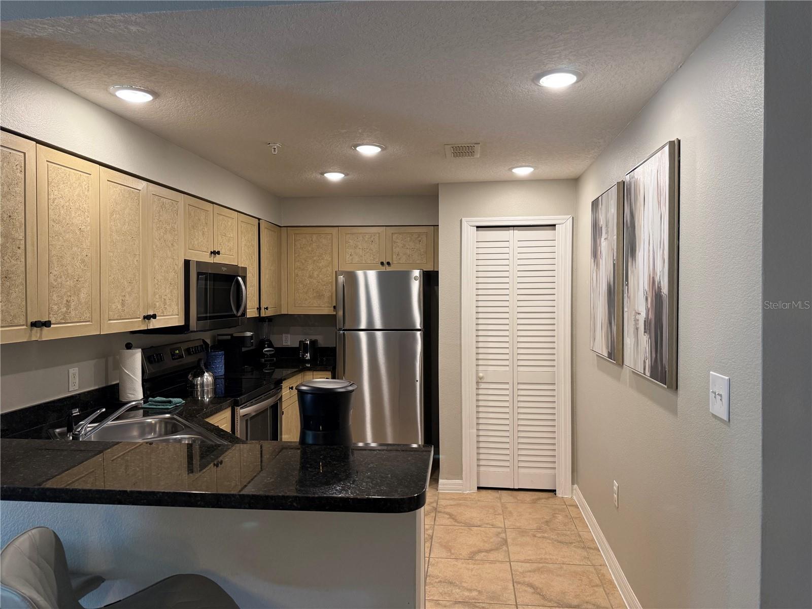 WORLDQUEST RESIDENCE - Residential