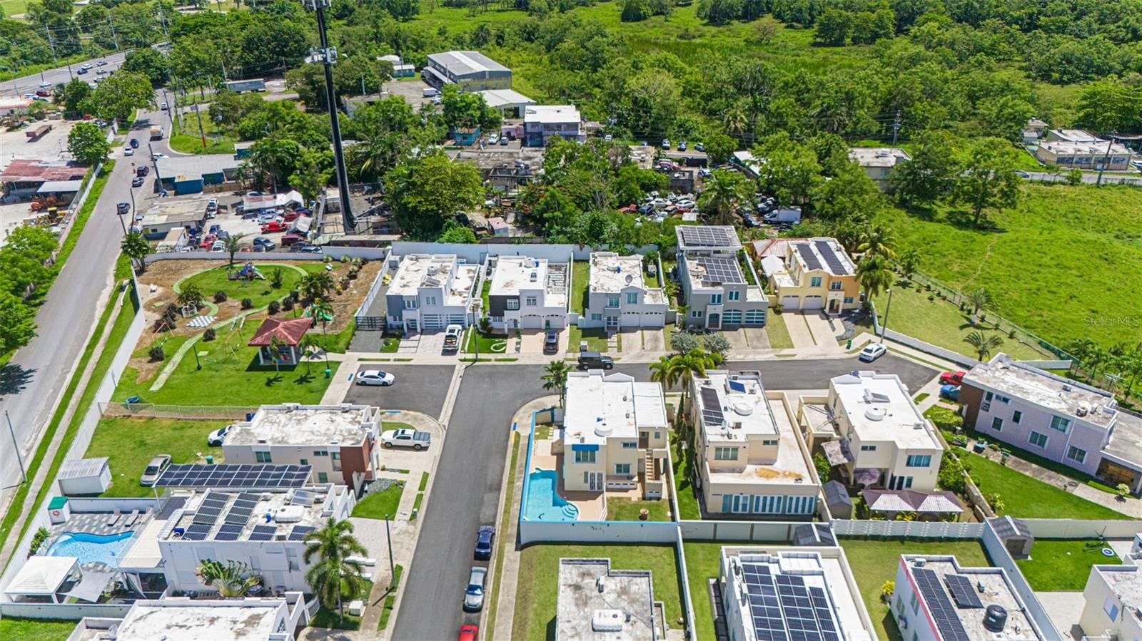 URBANIZÁCION PEDREGALES - Residential