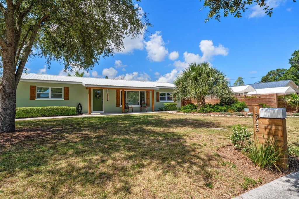 Photo of 1333 Bayview Drive, Clearwater, FL 33756 (MLS # TB8522825)