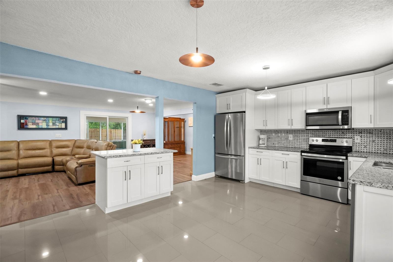 GATES KNOLL 1ST ADD - Residential Lease