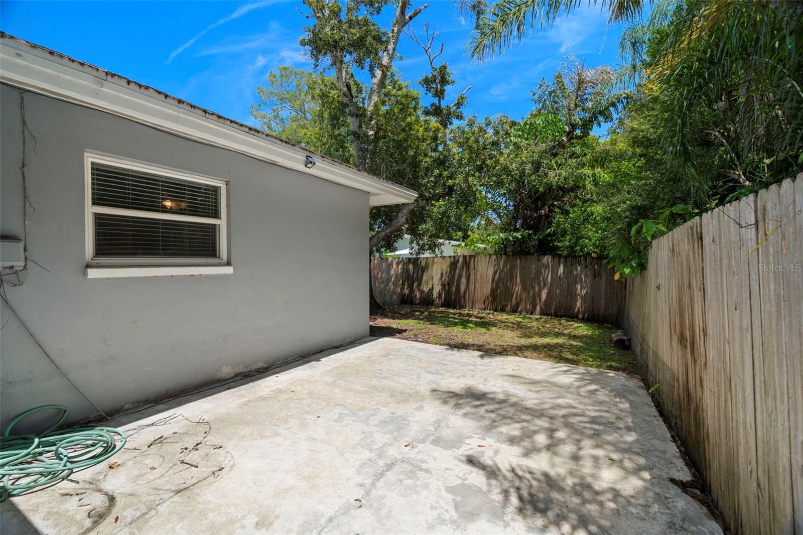 GATES KNOLL 1ST ADD - Residential Lease