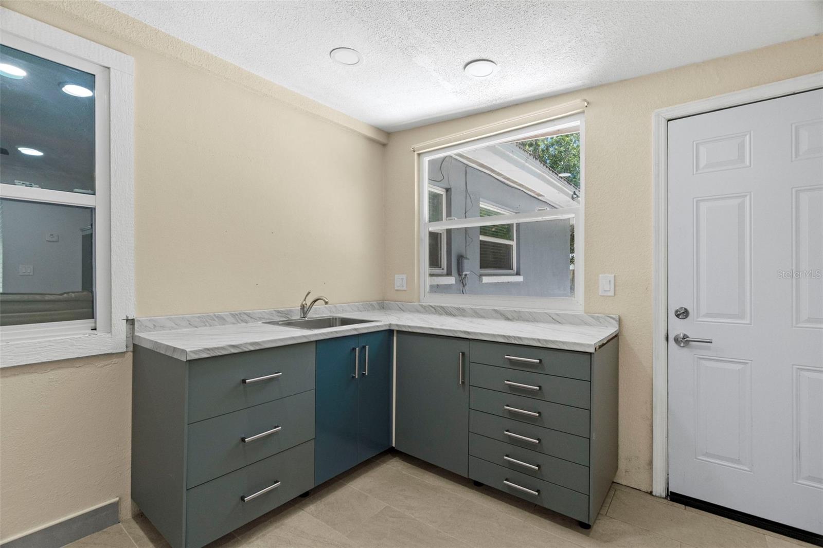GATES KNOLL 1ST ADD - Residential Lease